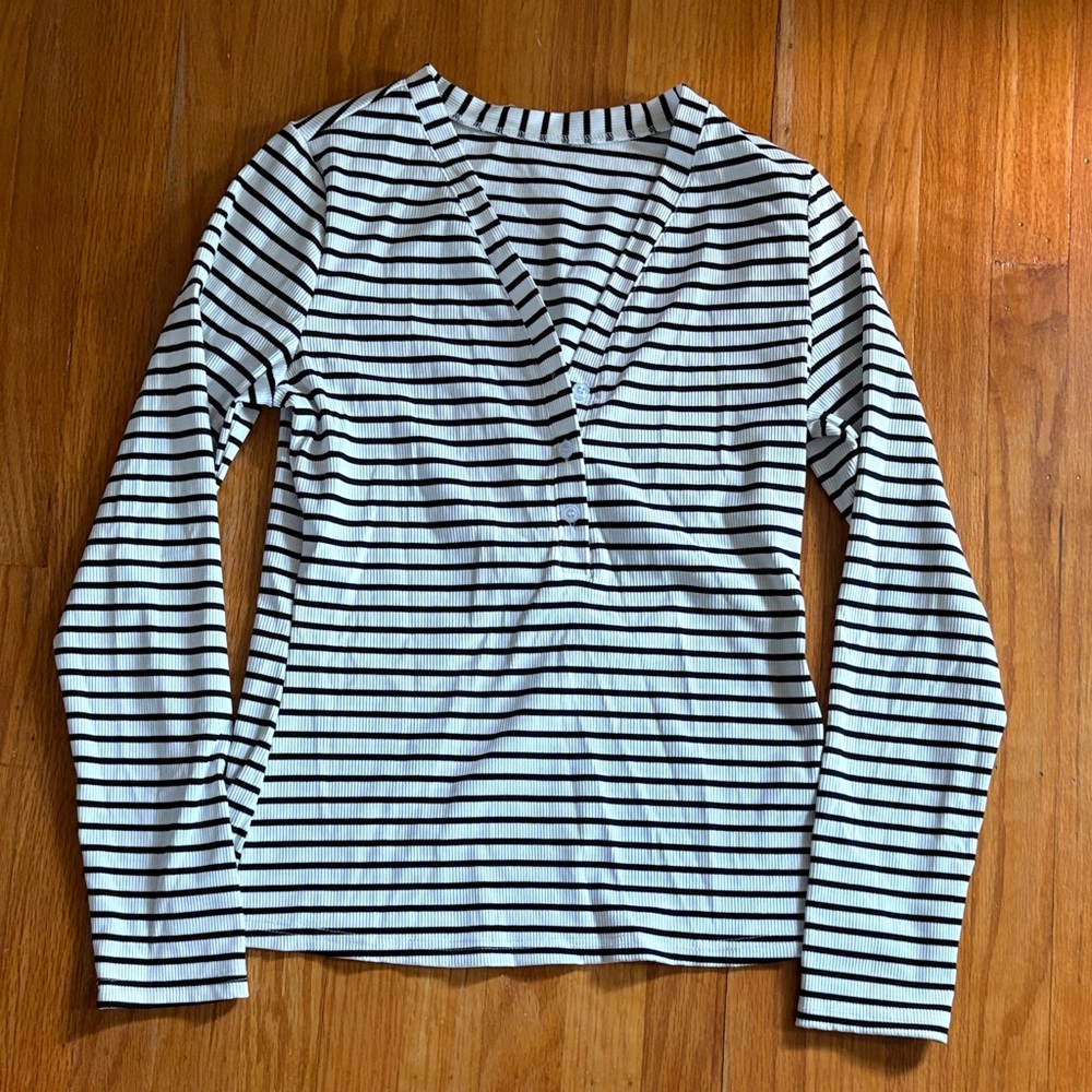Striped V-Neck Long Sleeve Top